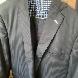 Like New Royal Classic by Tom James. Only worn during fitting and resizing.